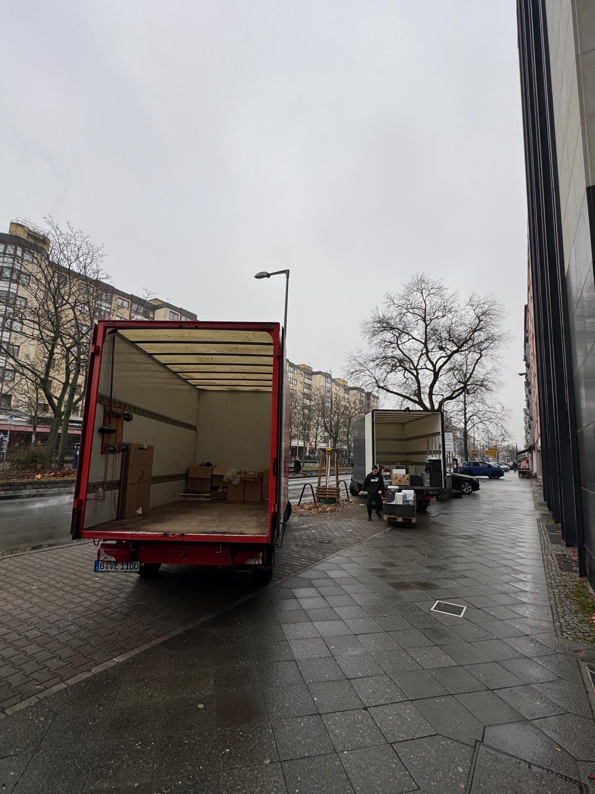Umzugsunternehmen Berlin – Möbel im Transporter gesichert