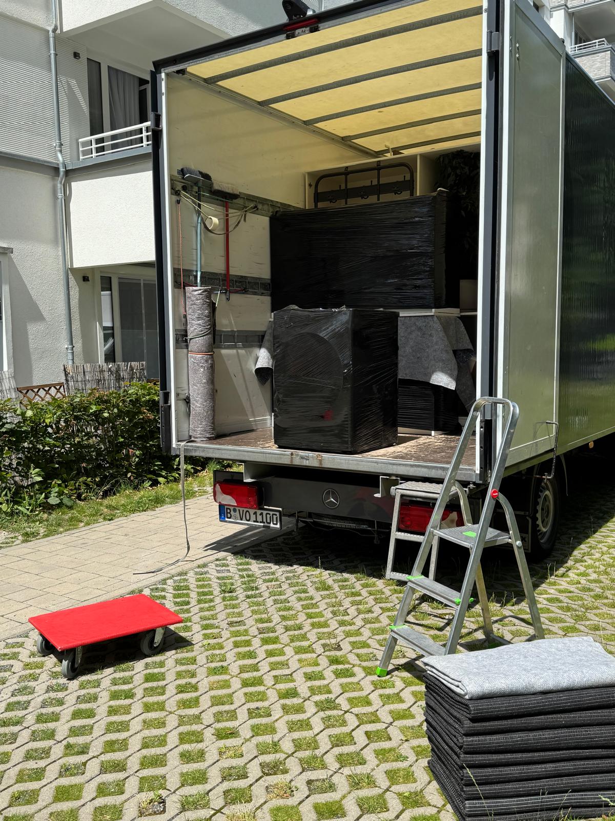 Umzug Berlin – schwere Möbelstücke sicher bewegt